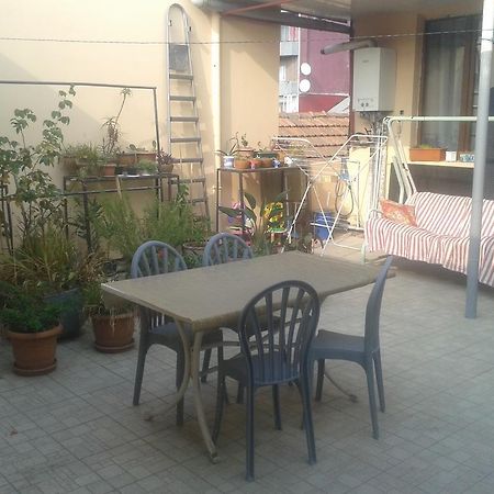 Maxim Mini Hotel Batoemi Buitenkant foto