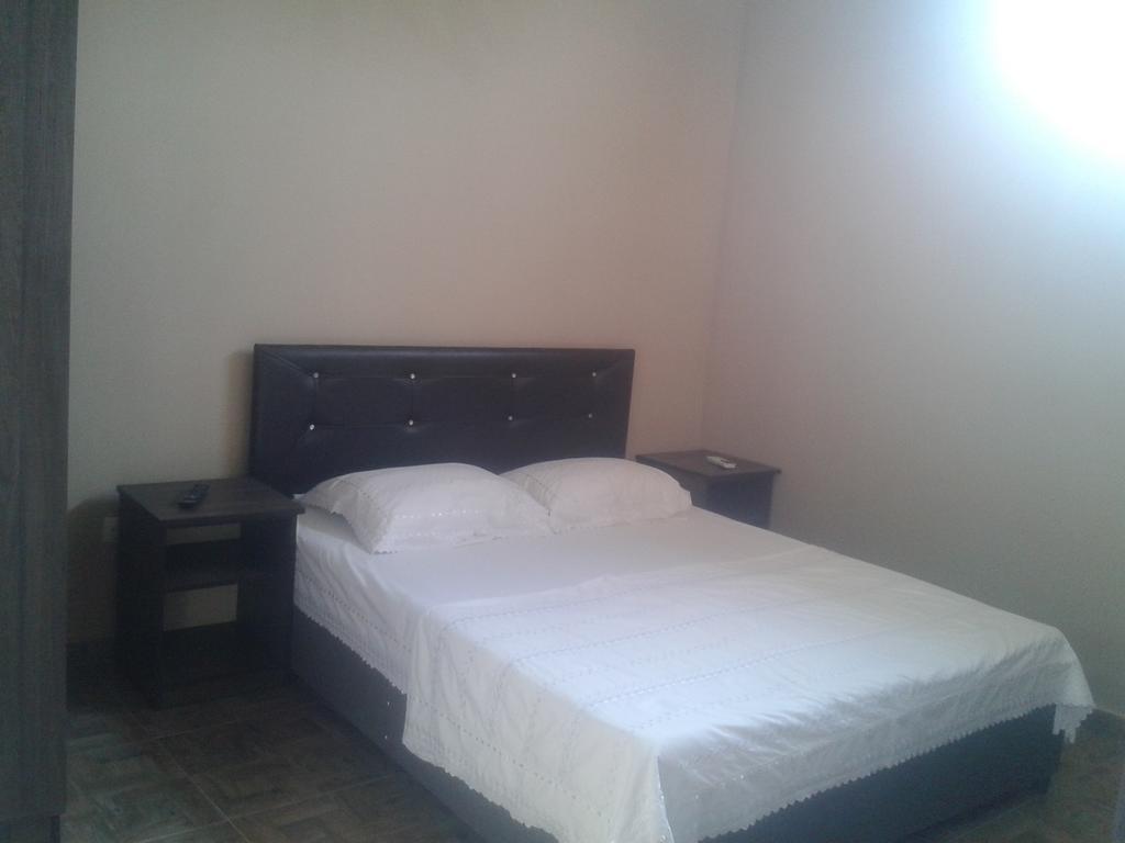 Maxim Mini Hotel Batoemi Kamer foto