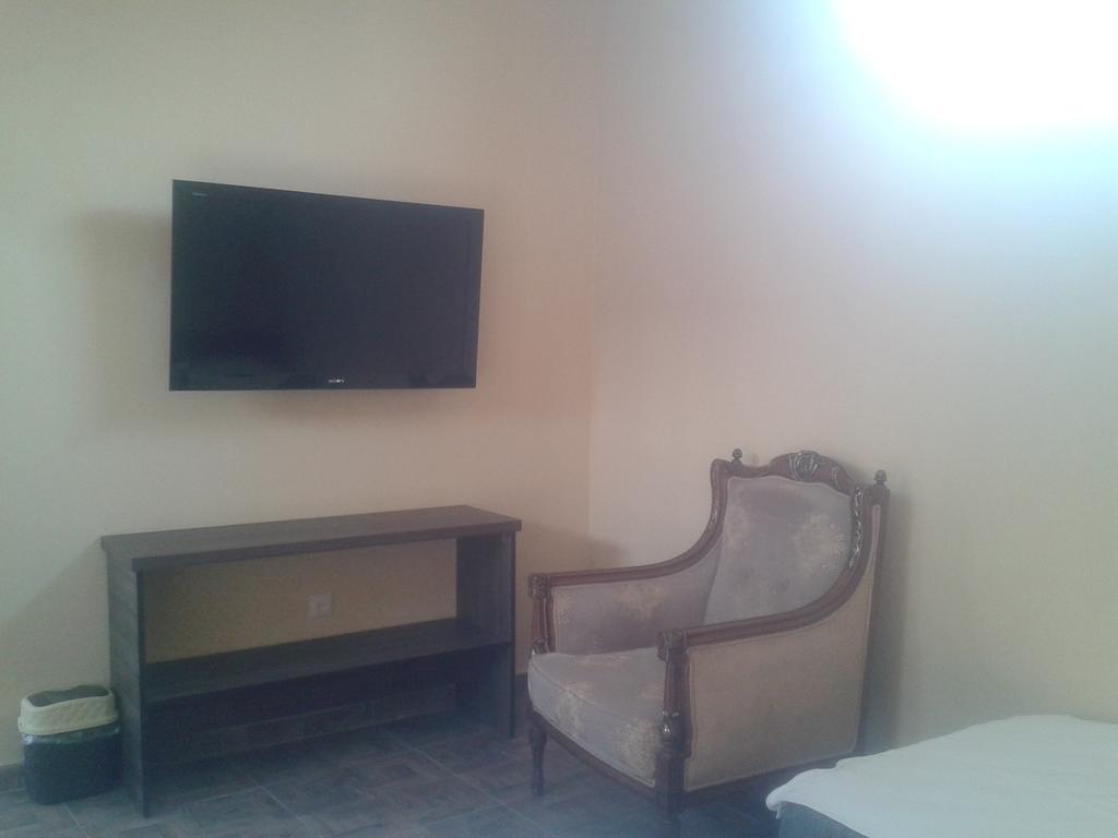 Maxim Mini Hotel Batoemi Kamer foto