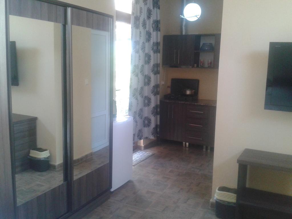 Maxim Mini Hotel Batoemi Kamer foto