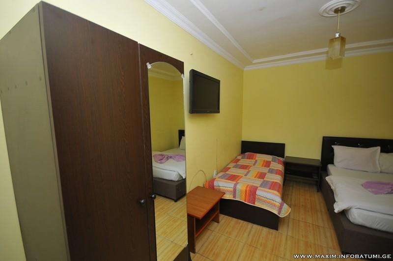 Maxim Mini Hotel Batoemi Buitenkant foto